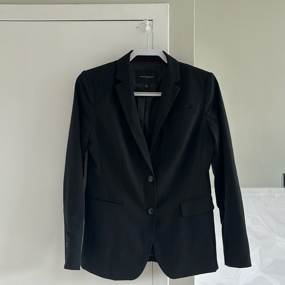 Black women’s blazer / suit jacket. Banana Republic, size 4.